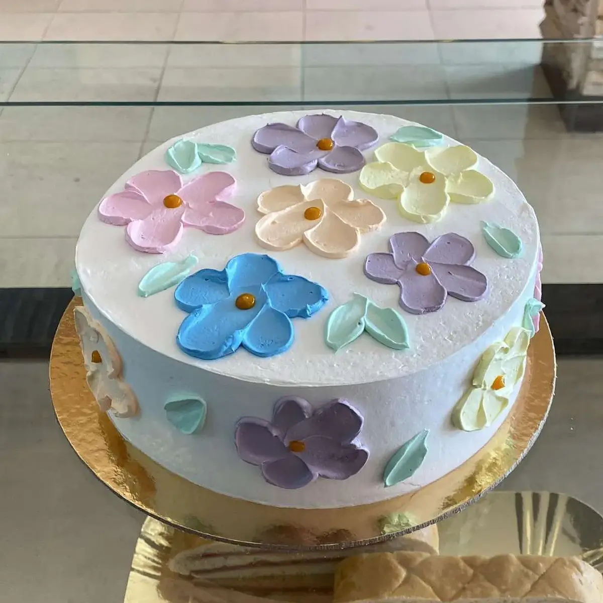 Bolo com Flores Coloridas