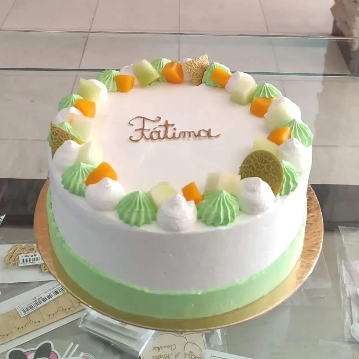 Bolo com Melão e Pêssego