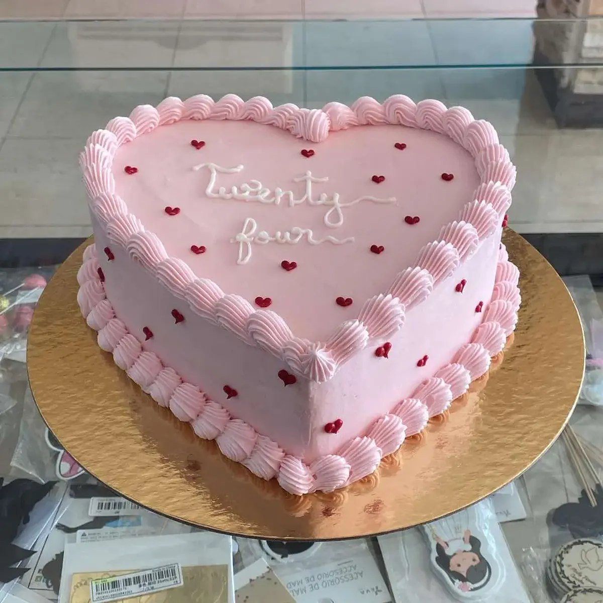 Bolo Coração Rosa e com Vermelho