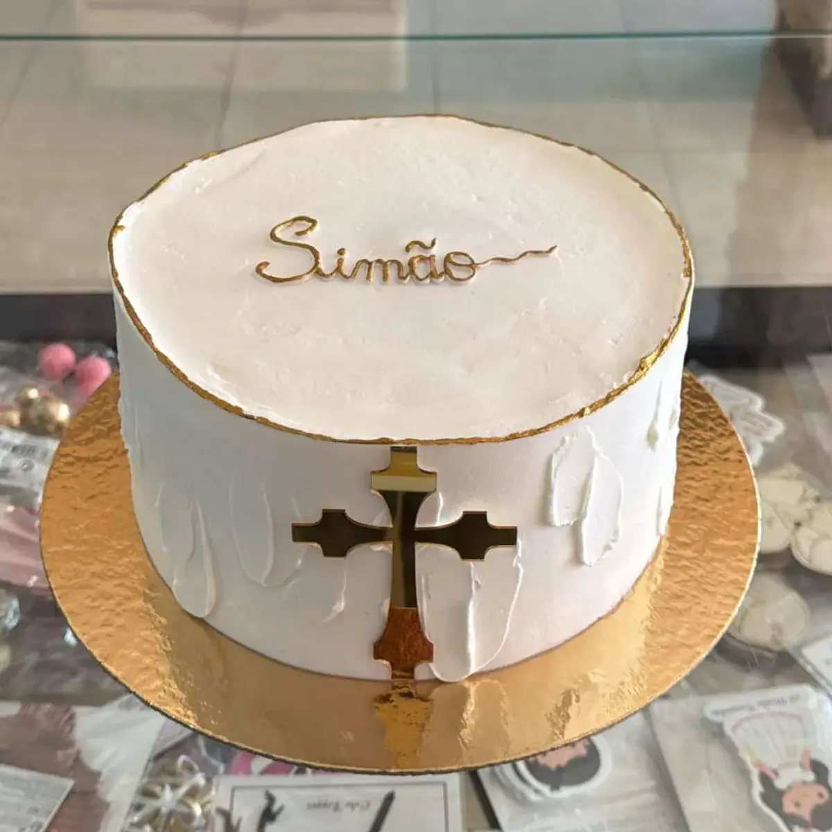 Bolo Comunhão Branco e Dourado com Cruz