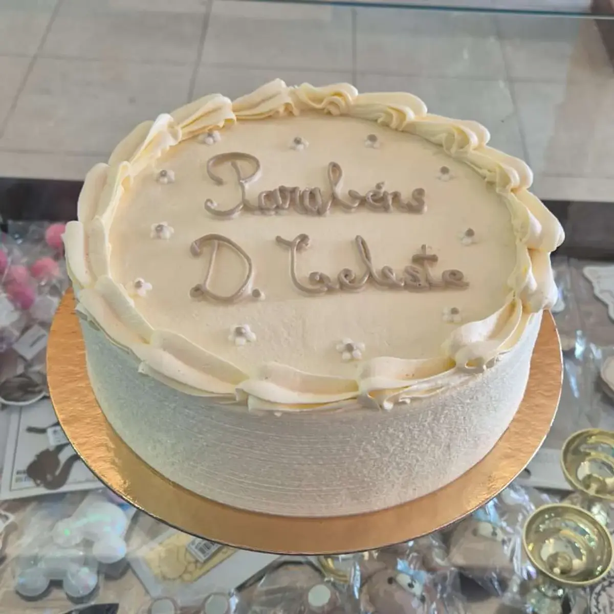 Bolo Aniversário Tons Bege