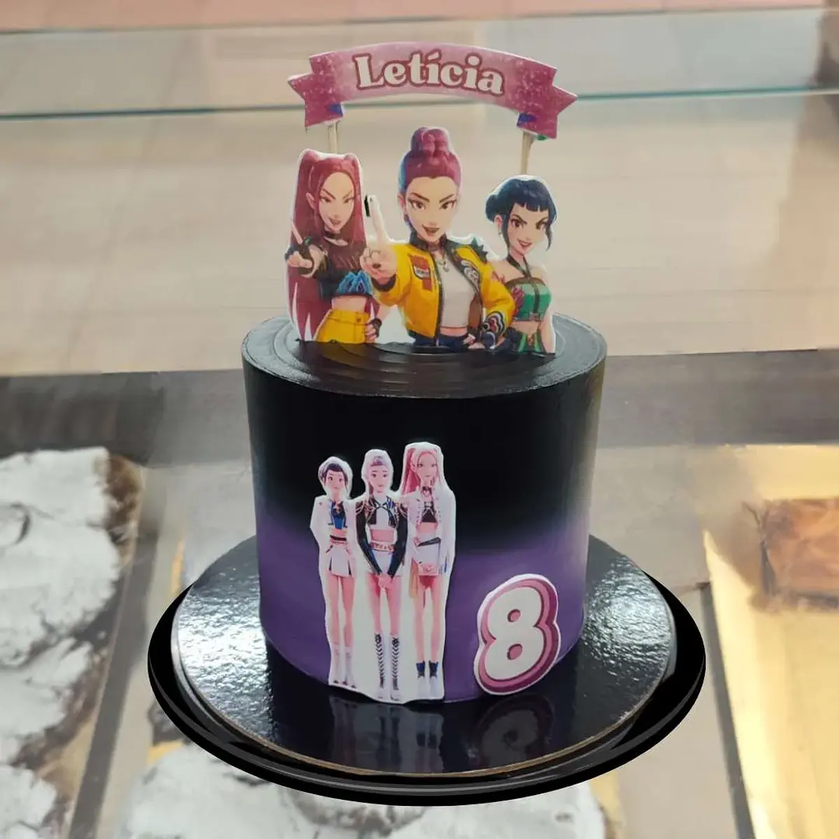 Bolo K-Pop Demon Hunters Preto e Roxo
