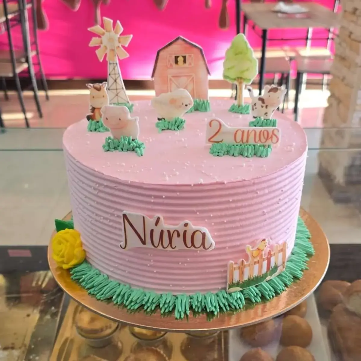 Bolo Quinta e Animais Rosa