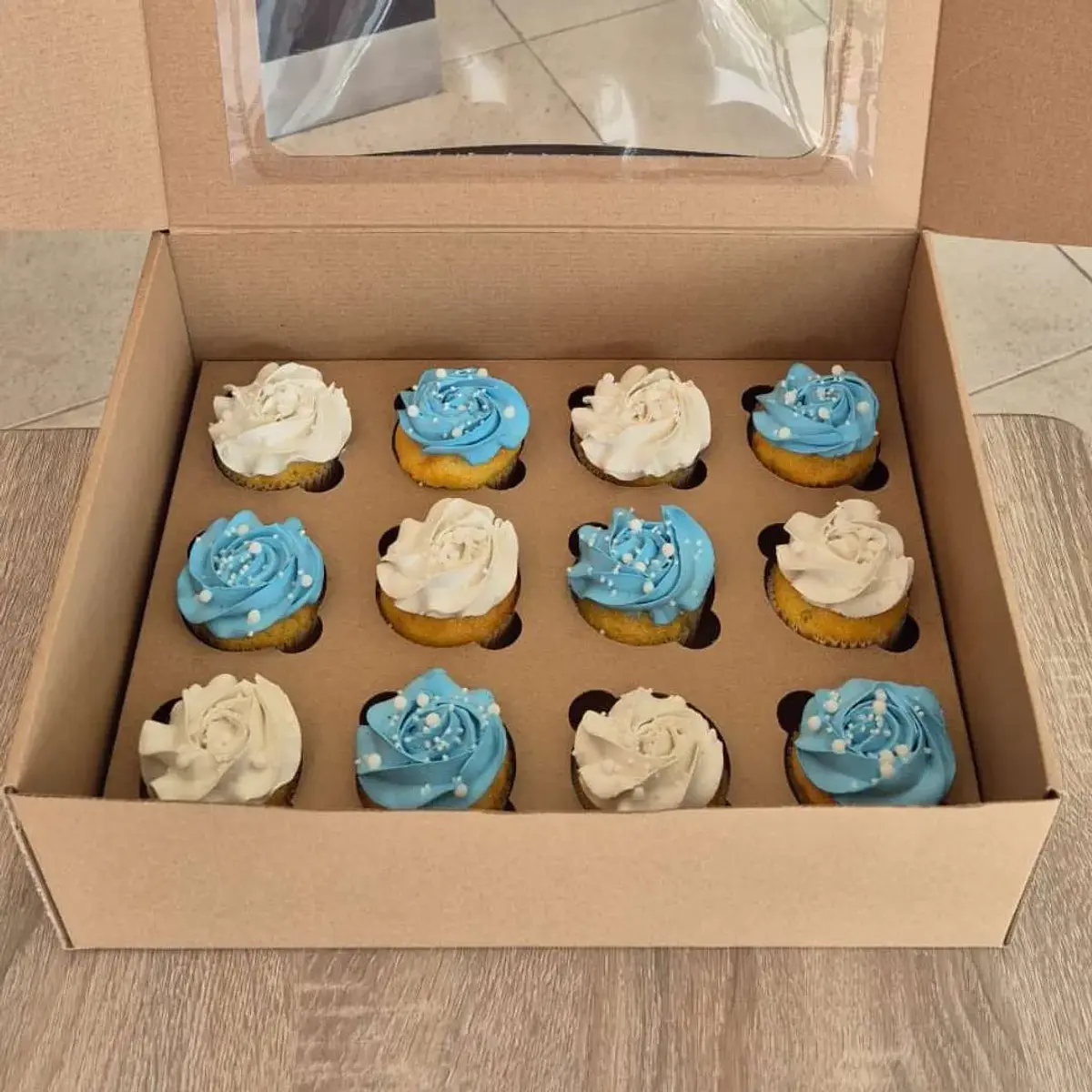 Cupcakes Tons Azuis e Branco
