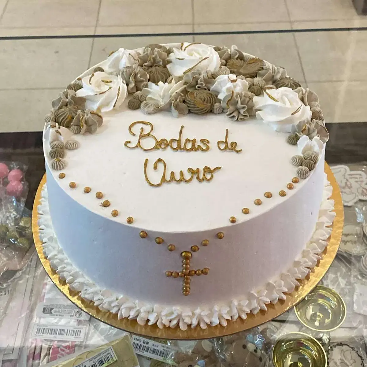 Bolo Bodas de Ouro em Tons Castanhos