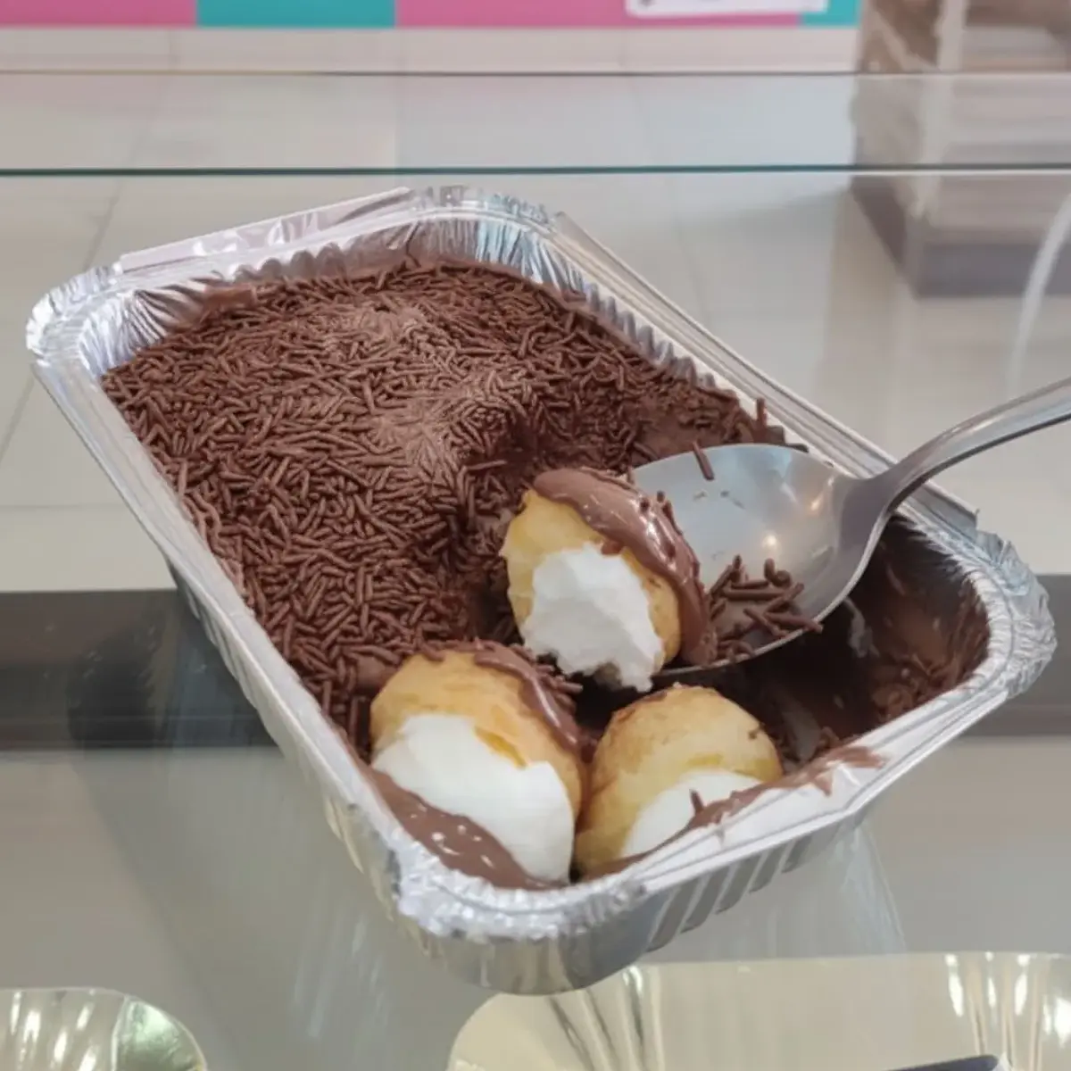 Tabuleiro de Profiteroles C/Nata e Chocolate