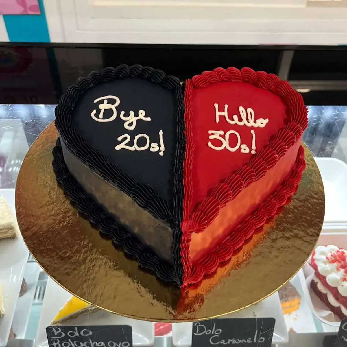 Bolo Coração Preto e Vermelho