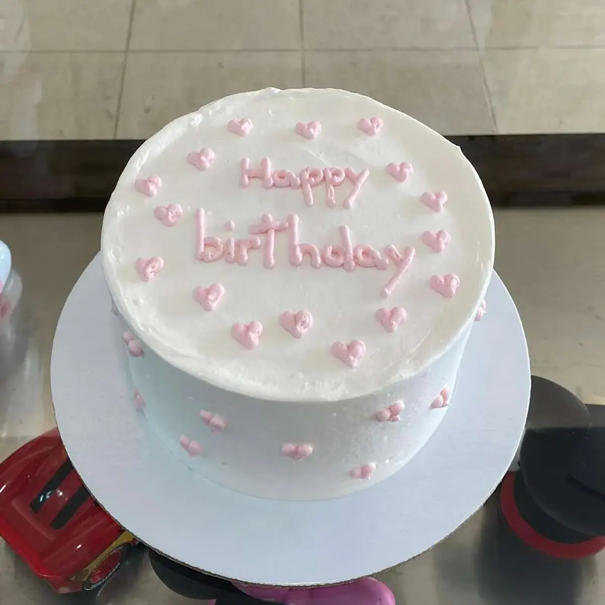 Bolo Aniversário Branco e Rosa