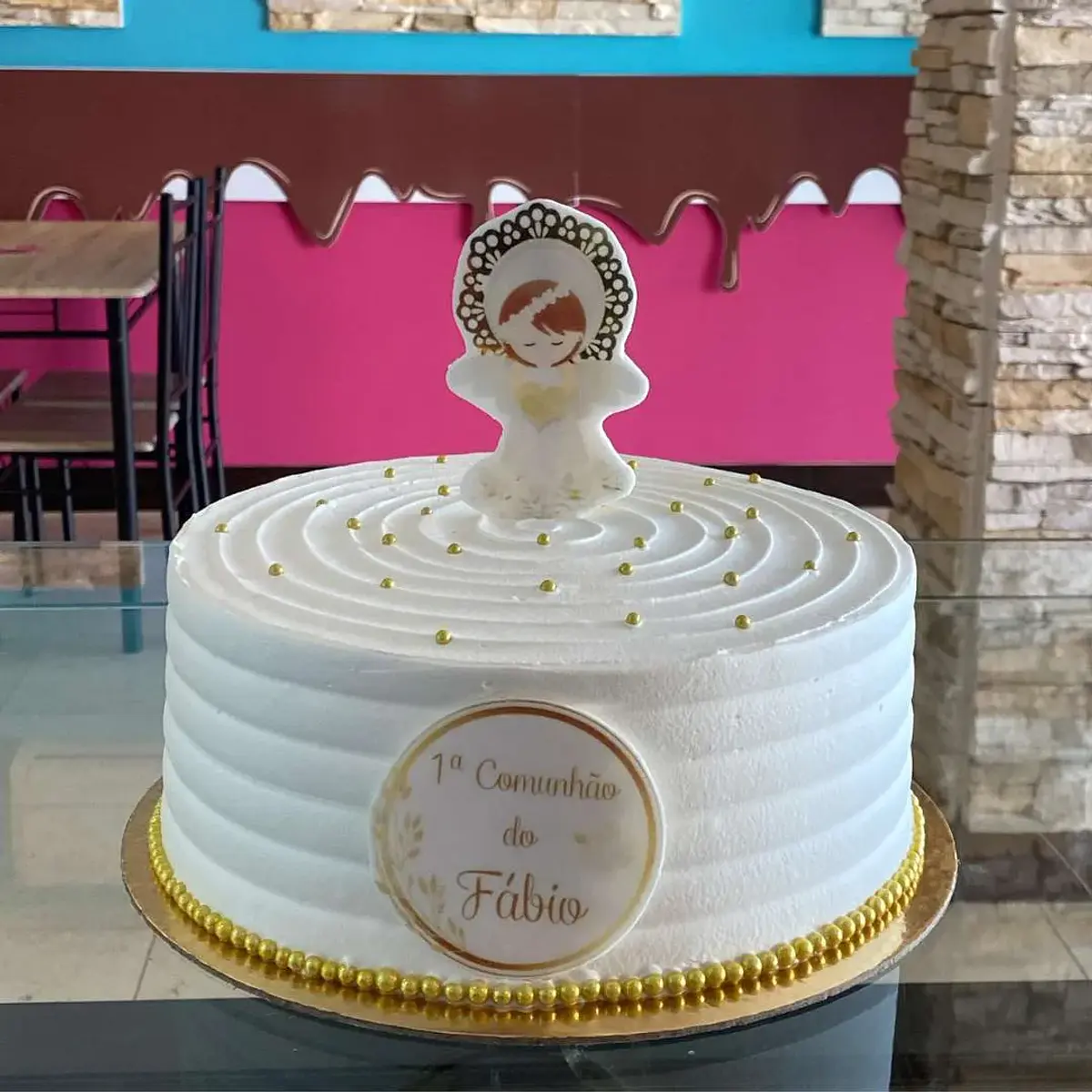 Bolo Batizado Branco e Dourado