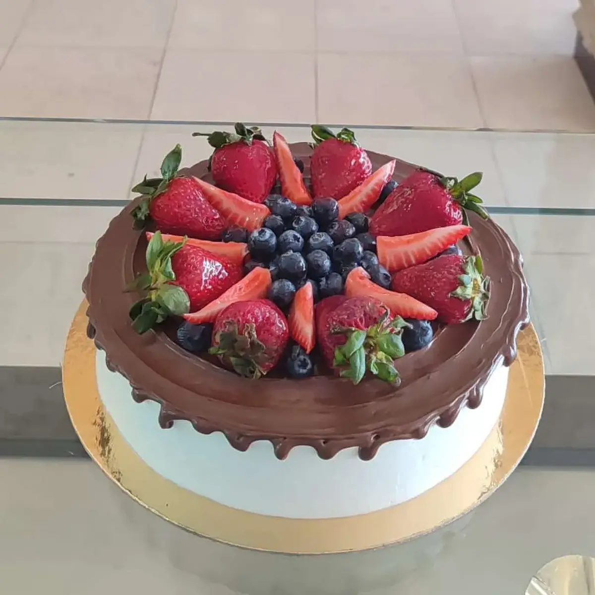Bolo com Frutos Vermelhos e Chocolate