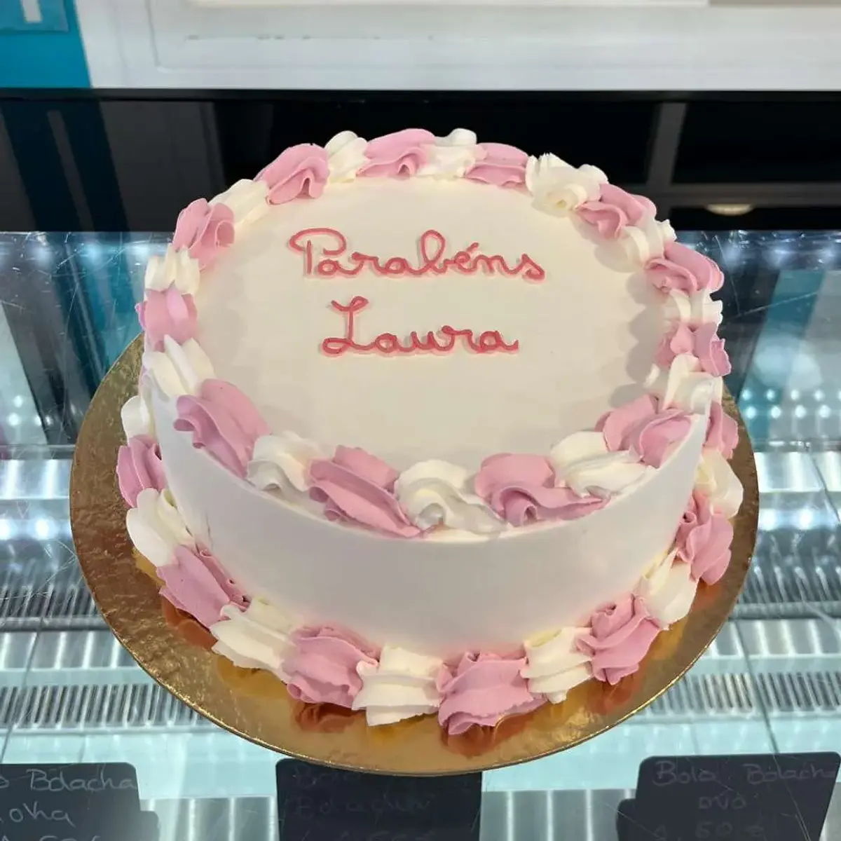 Bolo Nata Branca e Rosa