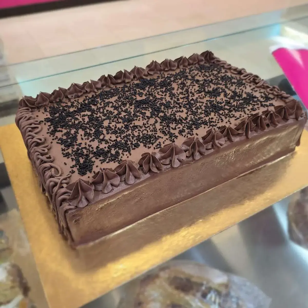 Bolo Retangular com Cobertura de Mousse de Chocolate