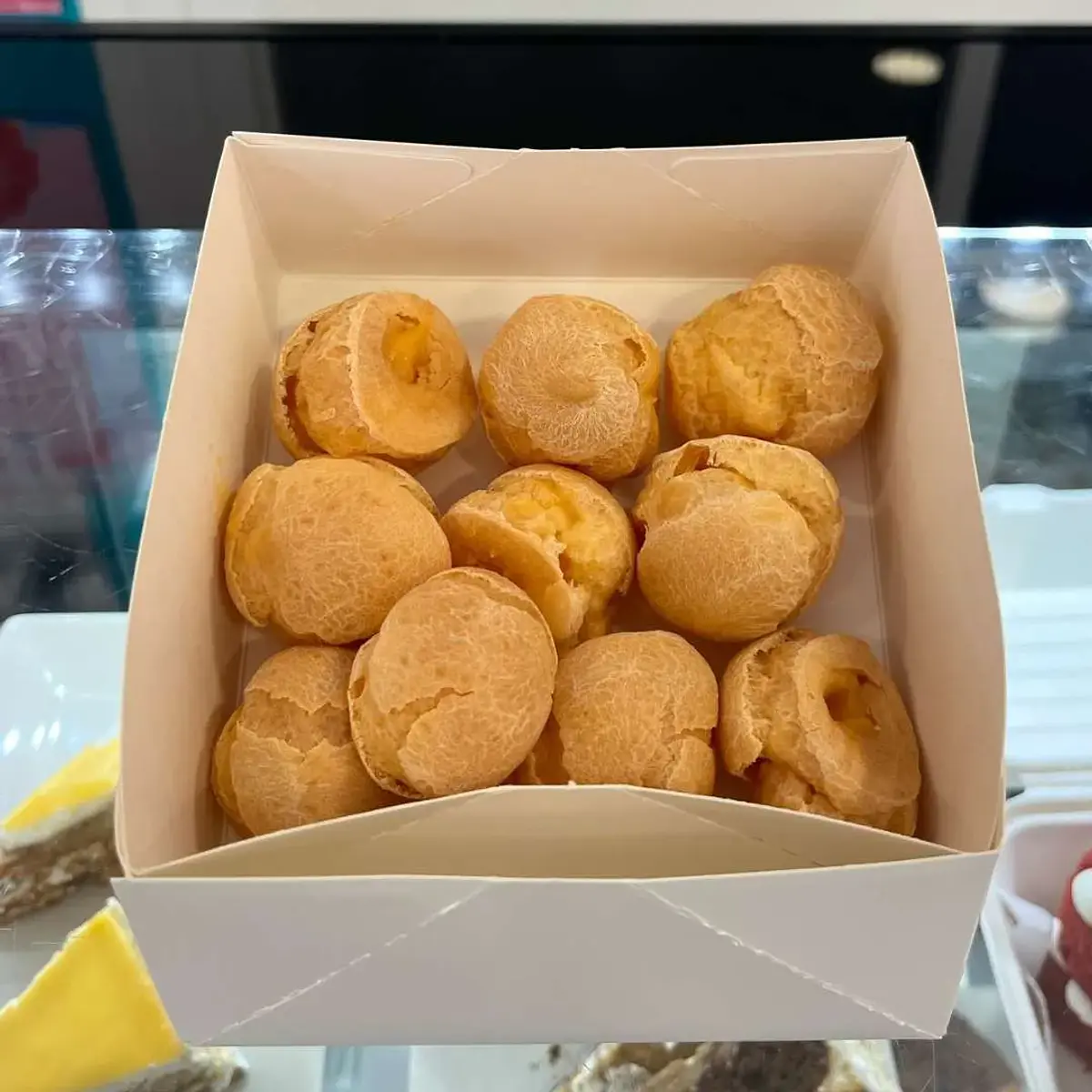 Profiteroles com Creme Pasteleiro- Cx de 10
