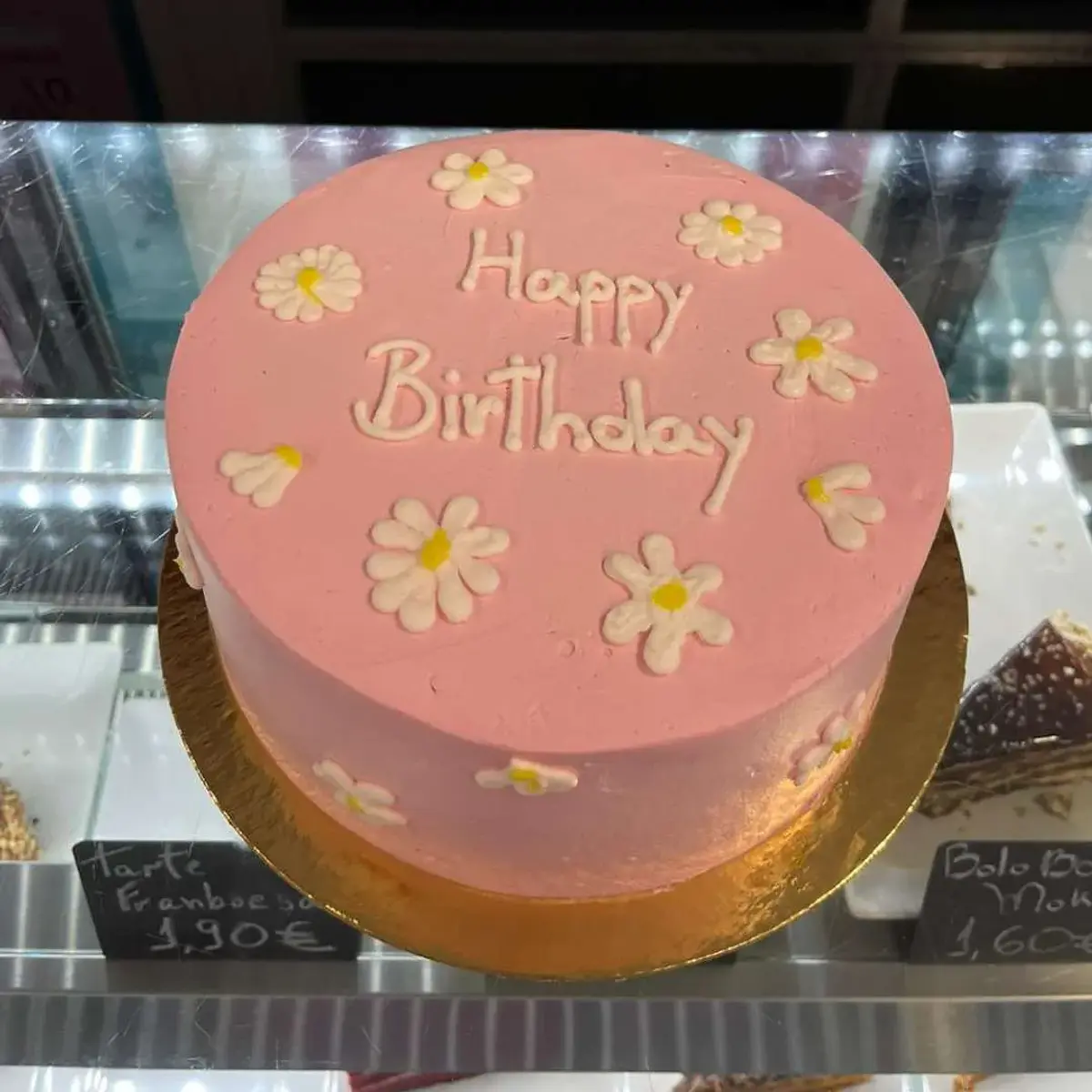 Bolo Rosa com Margaridas