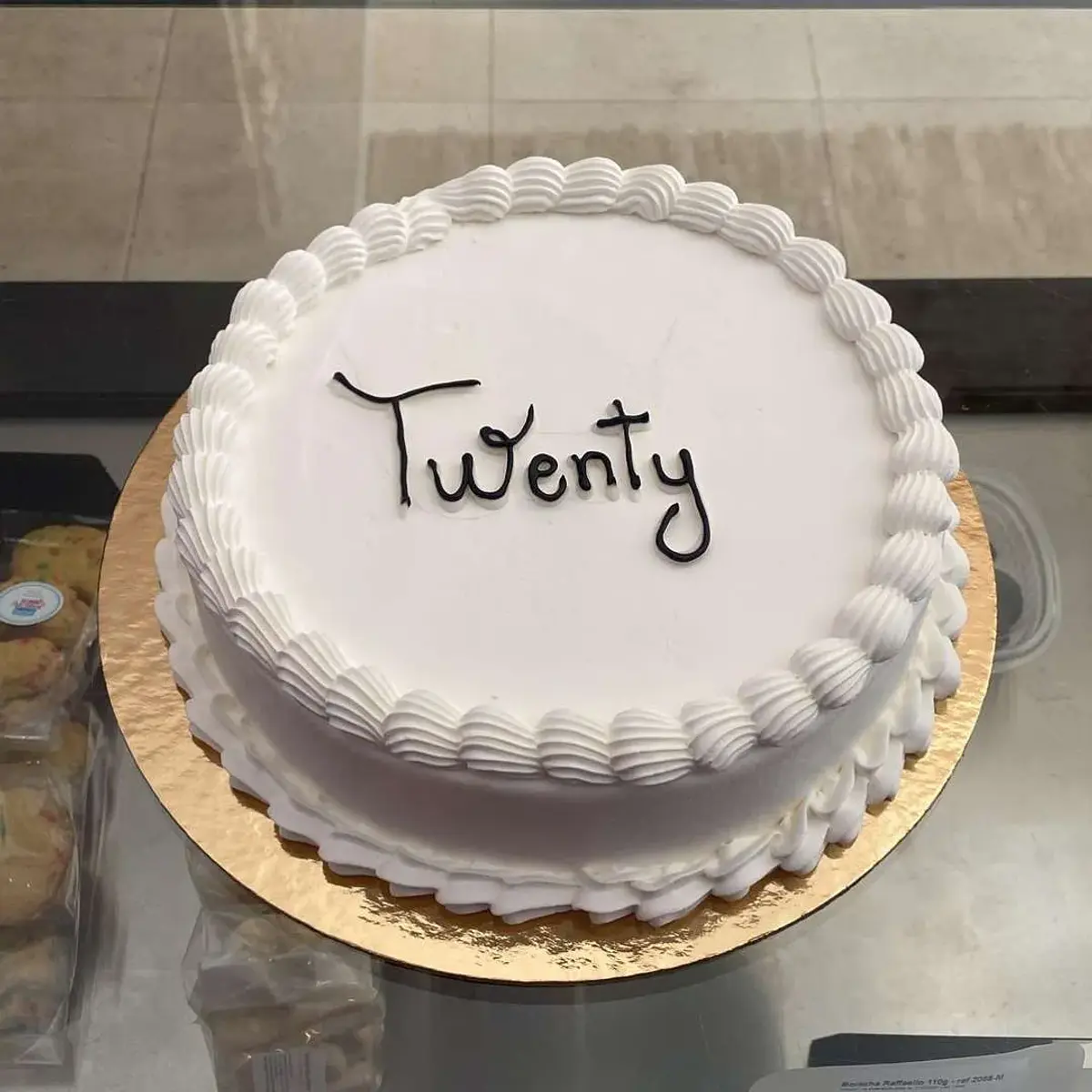 Bolo Aniversário Branco Simples