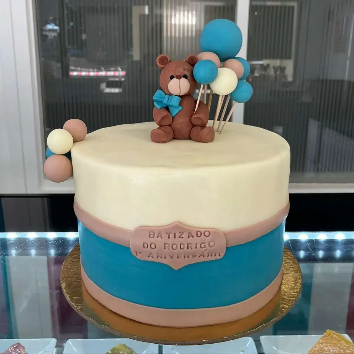 Bolo Batizado e Aniversário com Ursinho