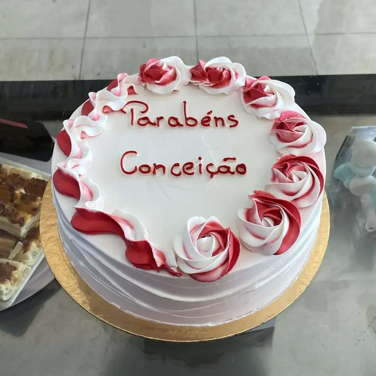Bolo Aniversário Simples com Cor