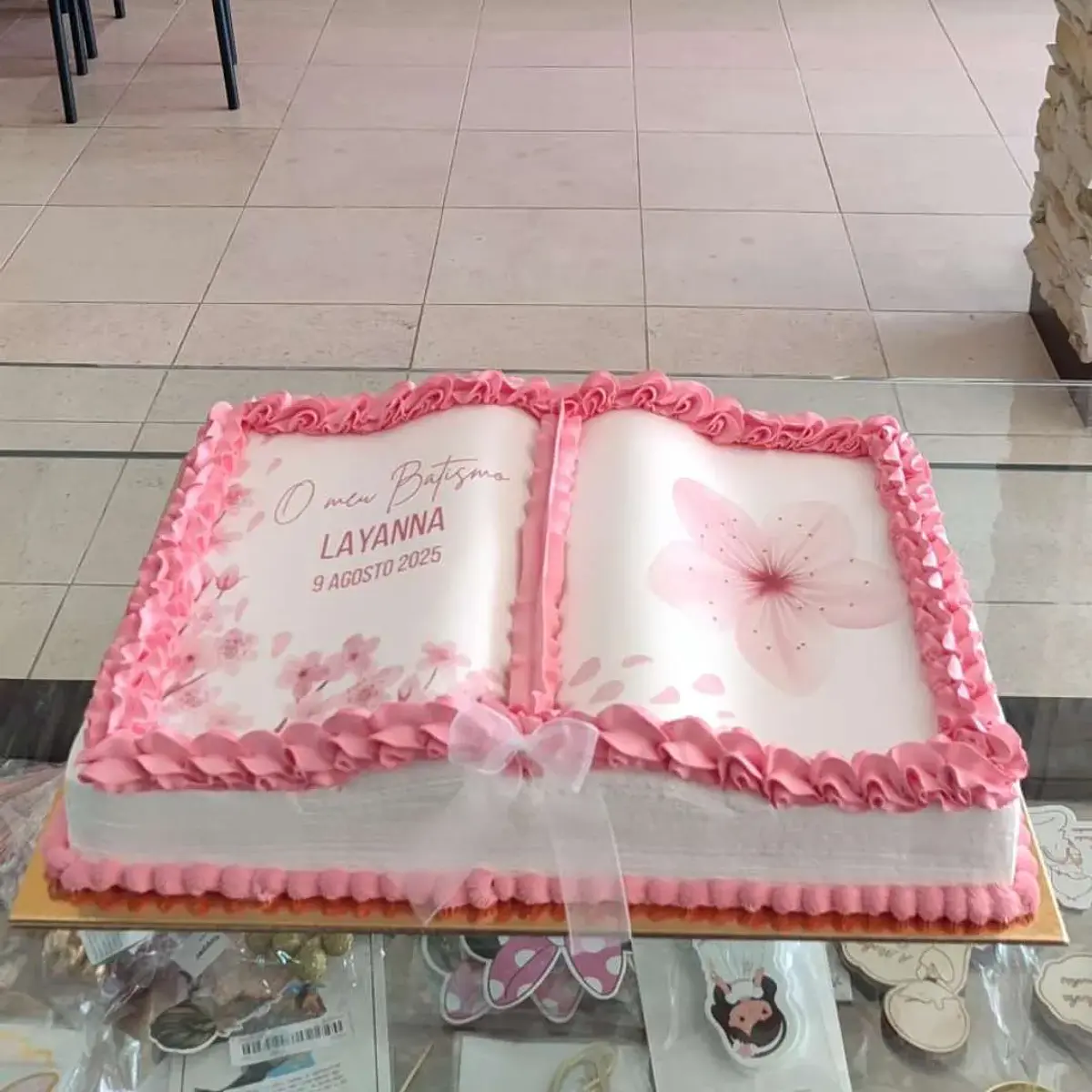 Bolo Rosa de Batizado Formato Livro