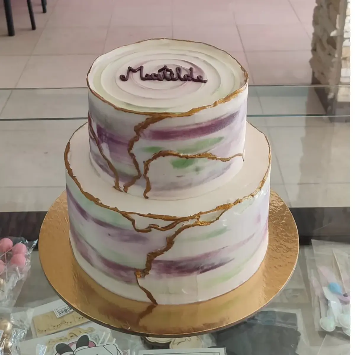 Bolo Dois Andares Tons Verde e Roxo