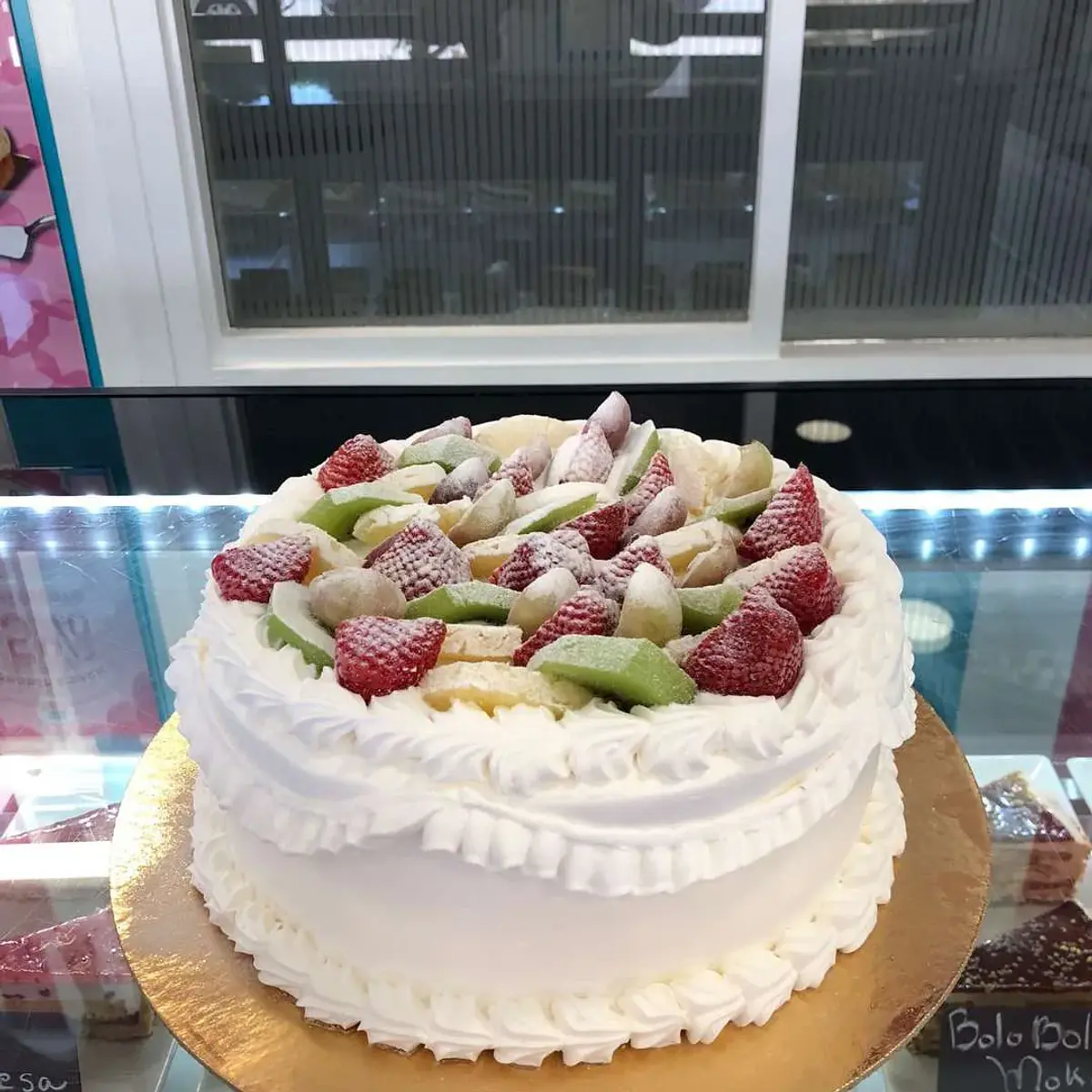 Bolo Nata e Frutas da Época