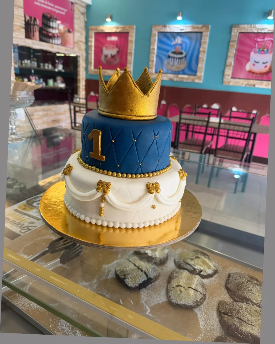 Bolo de Aniversário Príncipe de 2 Andares