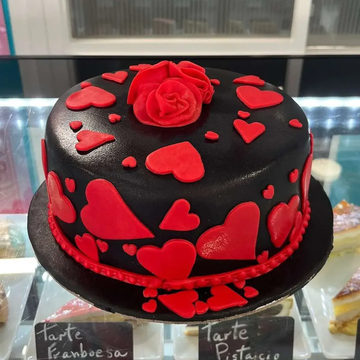 Bolo Preto e Vermelho